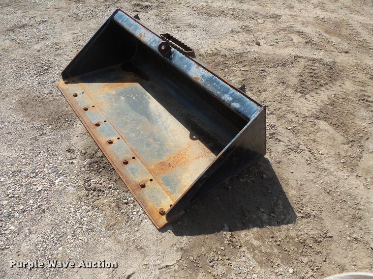 image for item DC2740 Caterpillar skid steer bucket