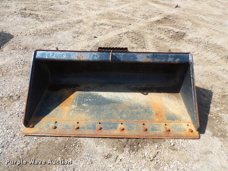 image for item DC2740 Caterpillar skid steer bucket