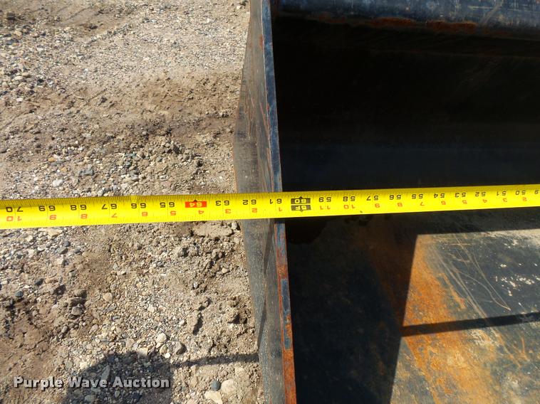 image for item DC2740 Caterpillar skid steer bucket