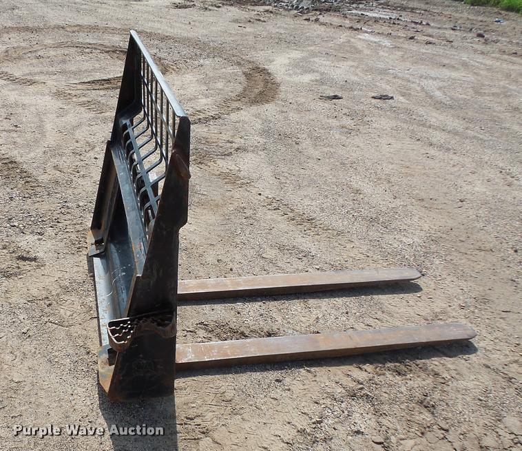 image for item DC2743 Caterpillar skid steer pallet forks