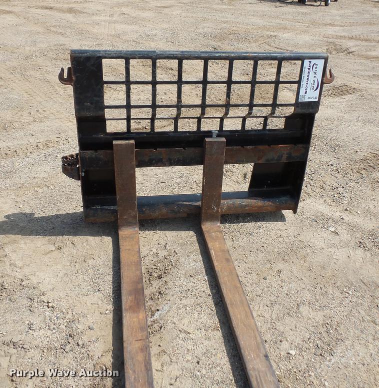 image for item DC2743 Caterpillar skid steer pallet forks