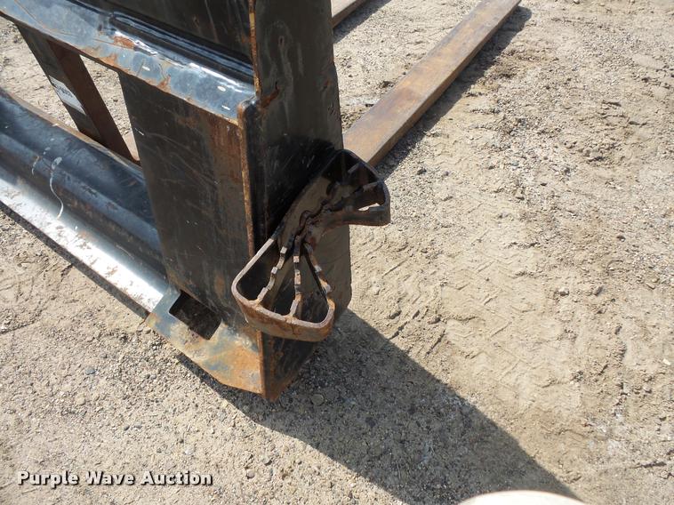 image for item DC2743 Caterpillar skid steer pallet forks