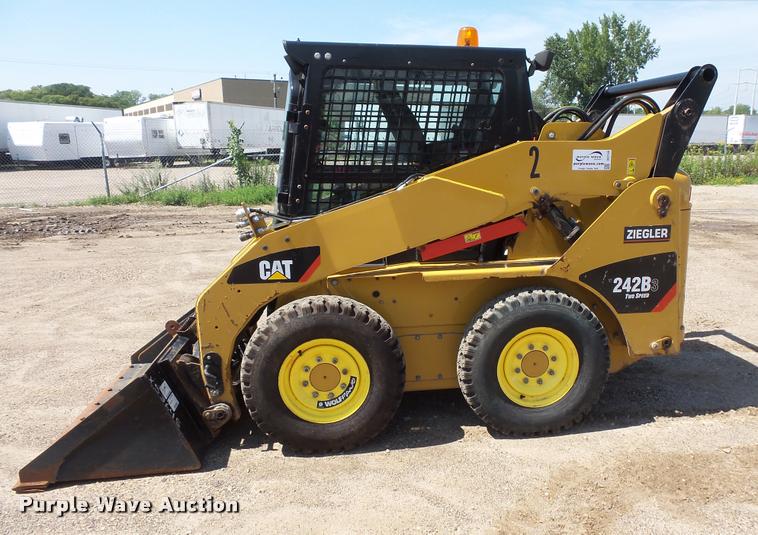 image for item DC2749 2013 Caterpillar 242B3 skid steer