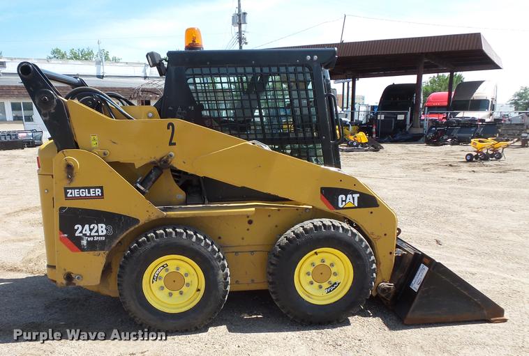 image for item DC2749 2013 Caterpillar 242B3 skid steer