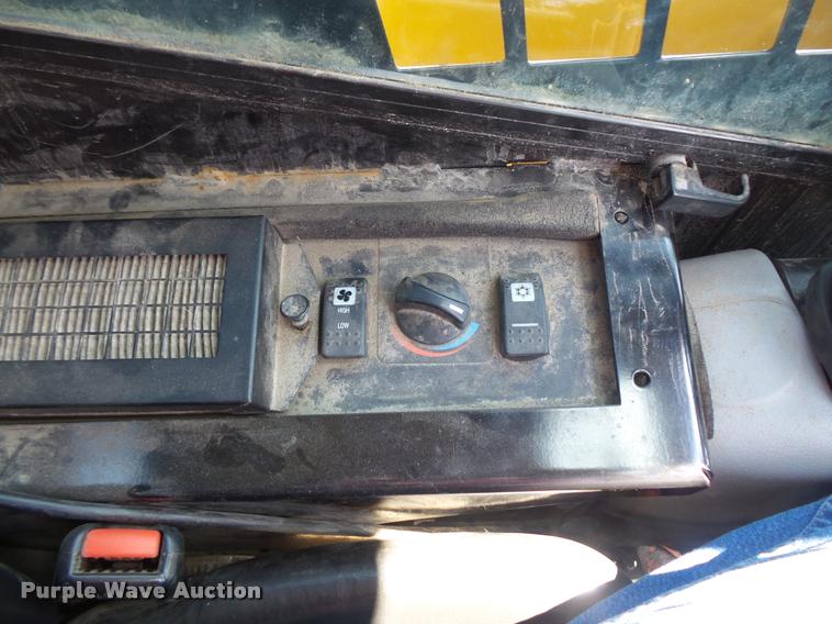 image for item DC2749 2013 Caterpillar 242B3 skid steer