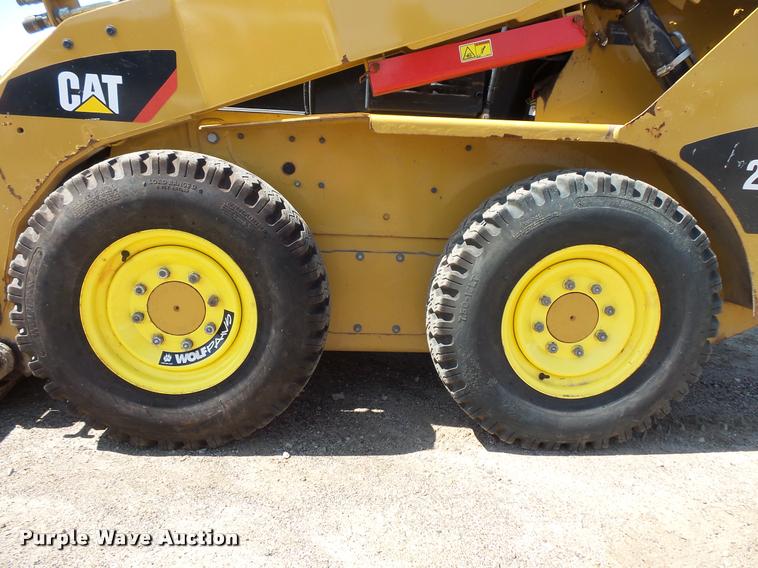 image for item DC2749 2013 Caterpillar 242B3 skid steer