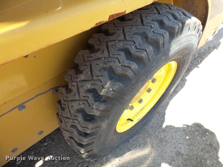 image for item DC2749 2013 Caterpillar 242B3 skid steer