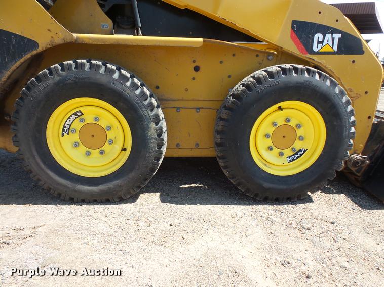 image for item DC2749 2013 Caterpillar 242B3 skid steer