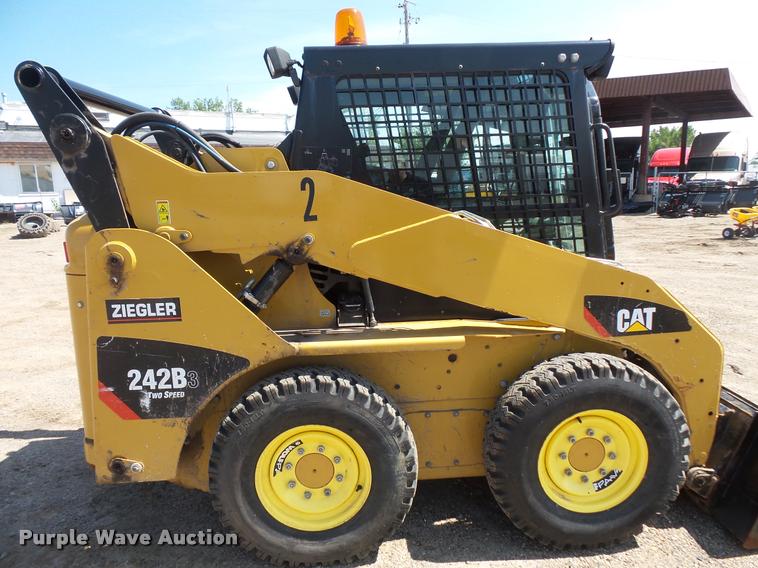 image for item DC2749 2013 Caterpillar 242B3 skid steer