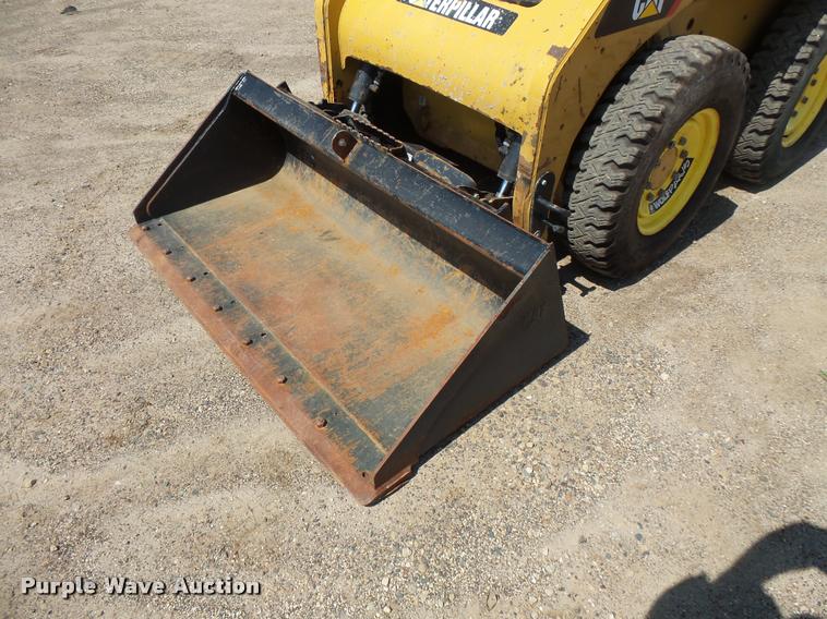 image for item DC2749 2013 Caterpillar 242B3 skid steer