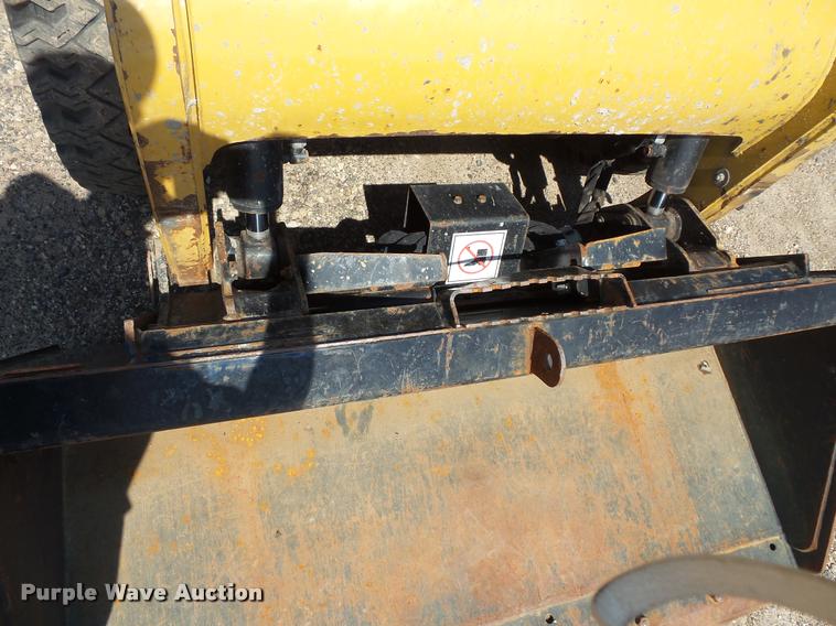 image for item DC2749 2013 Caterpillar 242B3 skid steer