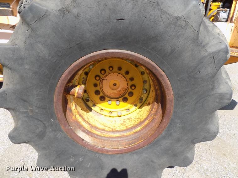 image for item DC4930 1992 John Deere 643D feller buncher