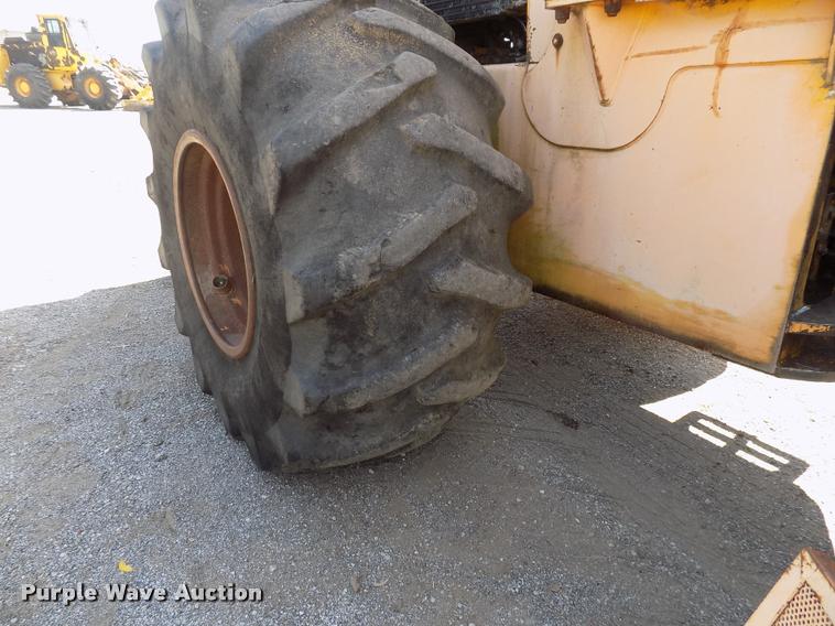 image for item DC4930 1992 John Deere 643D feller buncher