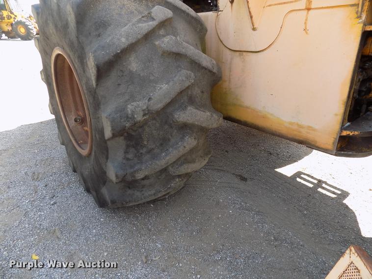 image for item DC4930 1992 John Deere 643D feller buncher