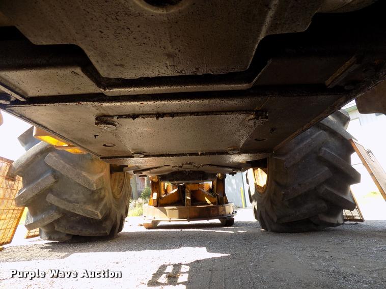 image for item DC4930 1992 John Deere 643D feller buncher