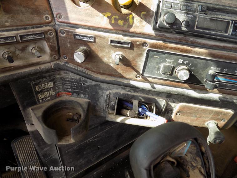 image for item DC4931 1995 Freightliner FLD semi truck