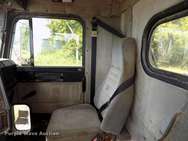 image for item DC4931 1995 Freightliner FLD semi truck