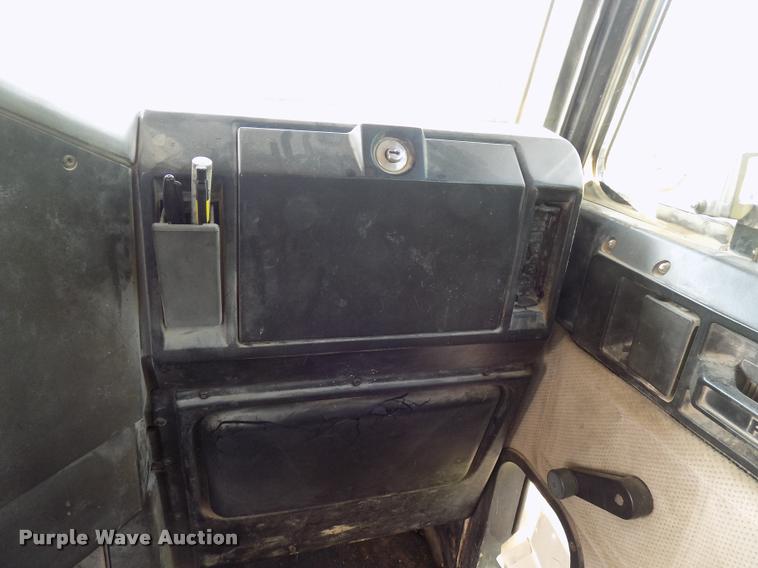 image for item DC4931 1995 Freightliner FLD semi truck