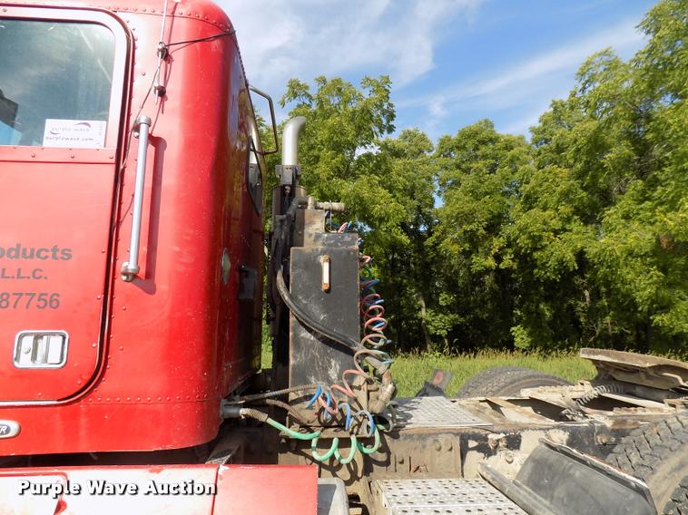 image for item DC4931 1995 Freightliner FLD semi truck