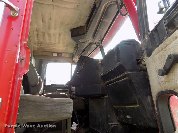 image for item DC4931 1995 Freightliner FLD semi truck