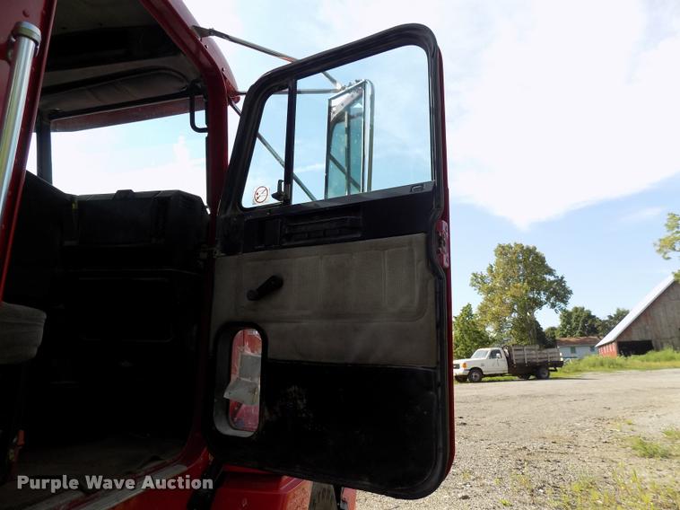 image for item DC4931 1995 Freightliner FLD semi truck