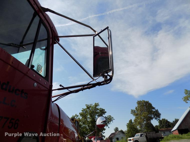 image for item DC4931 1995 Freightliner FLD semi truck