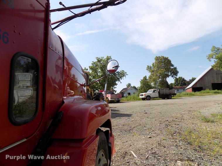 image for item DC4931 1995 Freightliner FLD semi truck