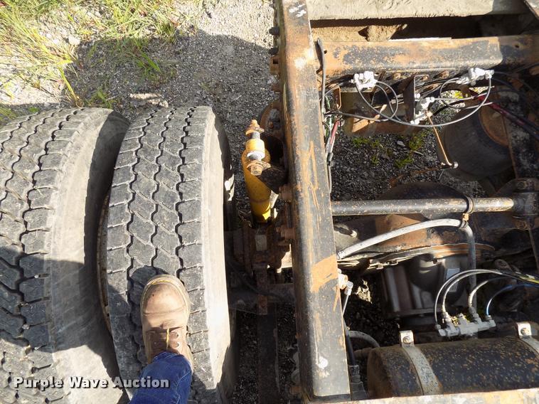 image for item DC4931 1995 Freightliner FLD semi truck