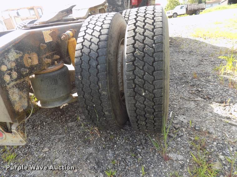 image for item DC4931 1995 Freightliner FLD semi truck