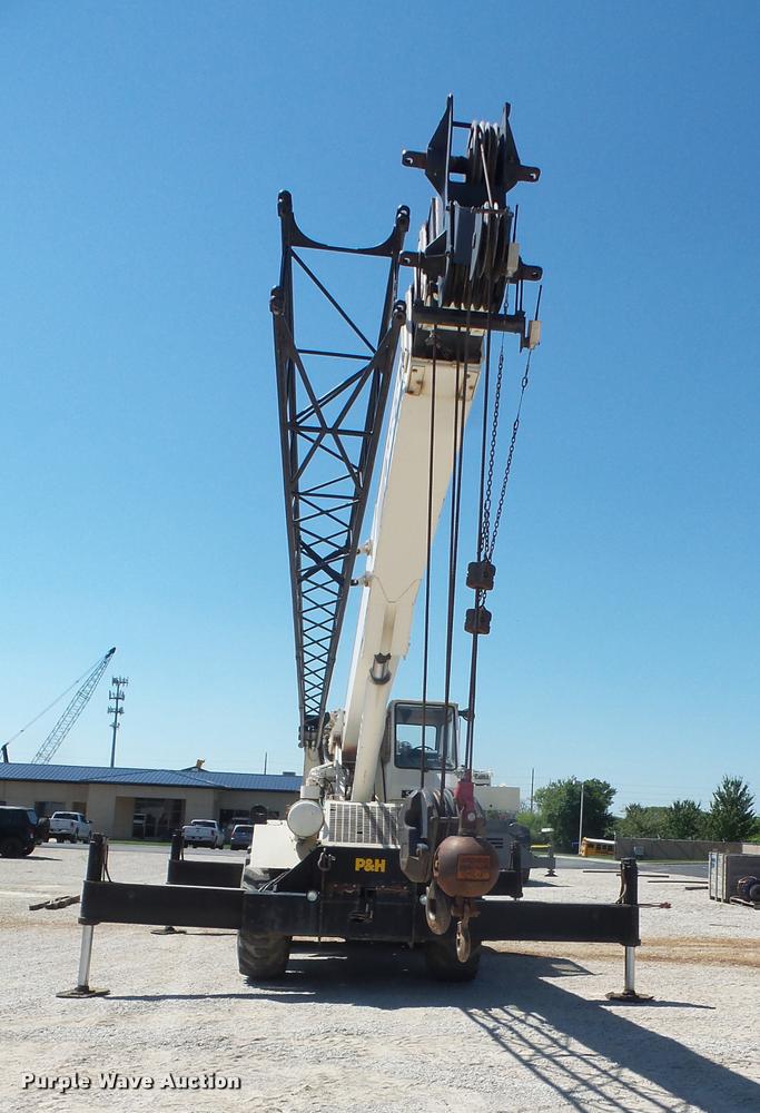 image for item DC5415 1981 P & H Omega 25 crane