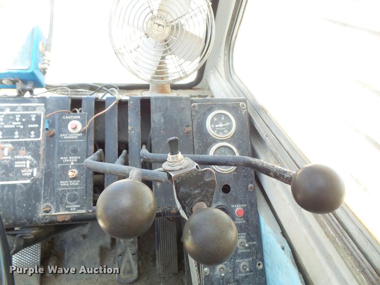 image for item DC5415 1981 P & H Omega 25 crane