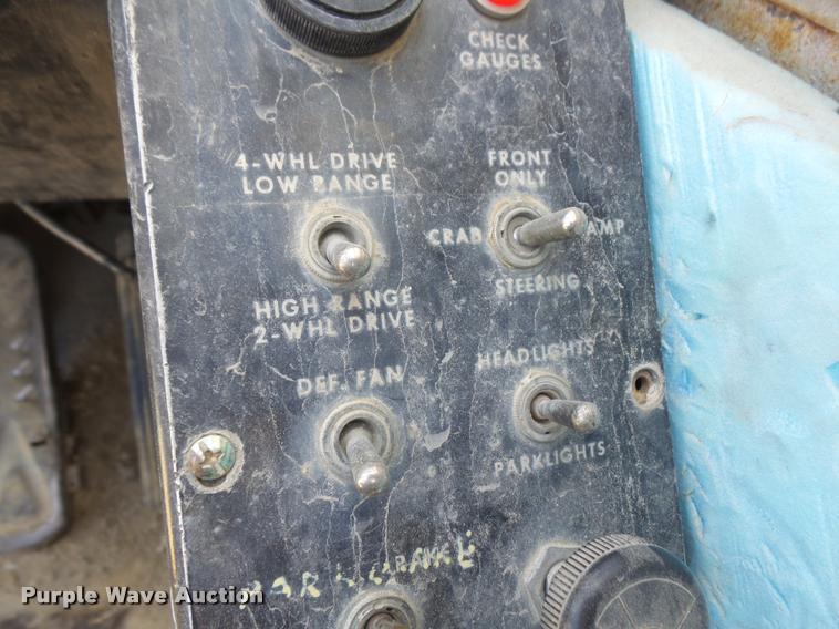 image for item DC5415 1981 P & H Omega 25 crane