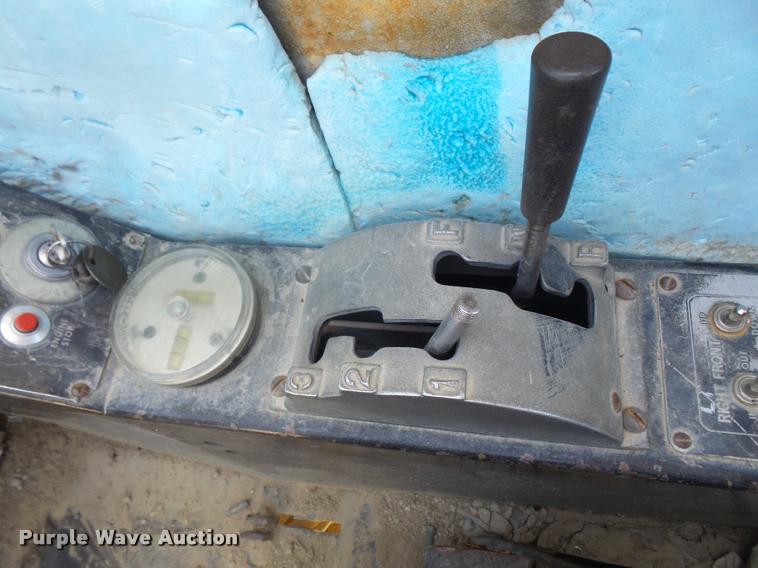 image for item DC5415 1981 P & H Omega 25 crane