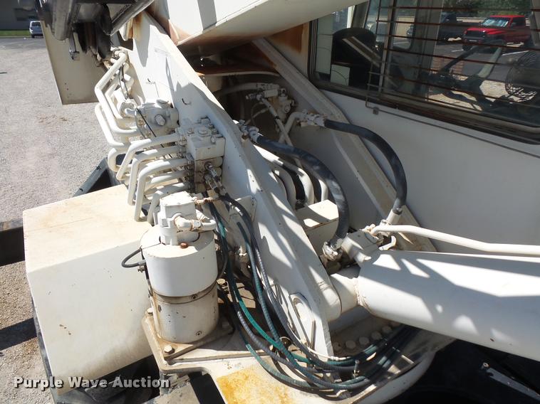 image for item DC5415 1981 P & H Omega 25 crane