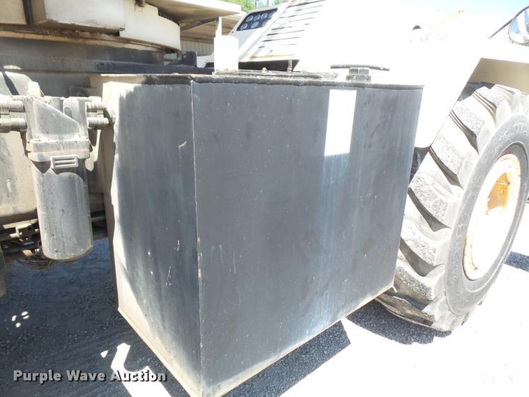 image for item DC5415 1981 P & H Omega 25 crane