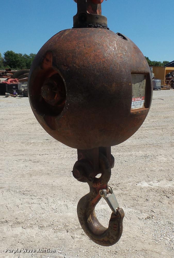 image for item DC5415 1981 P & H Omega 25 crane