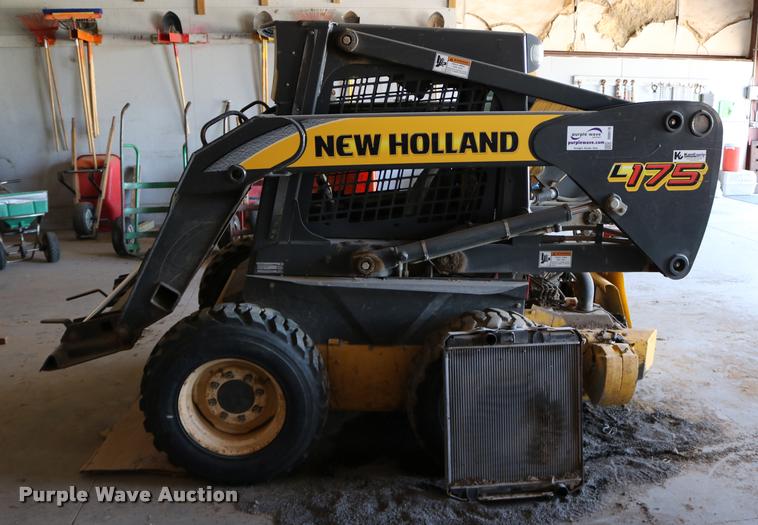 image for item DD0176 2009 New Holland L175 skid steer