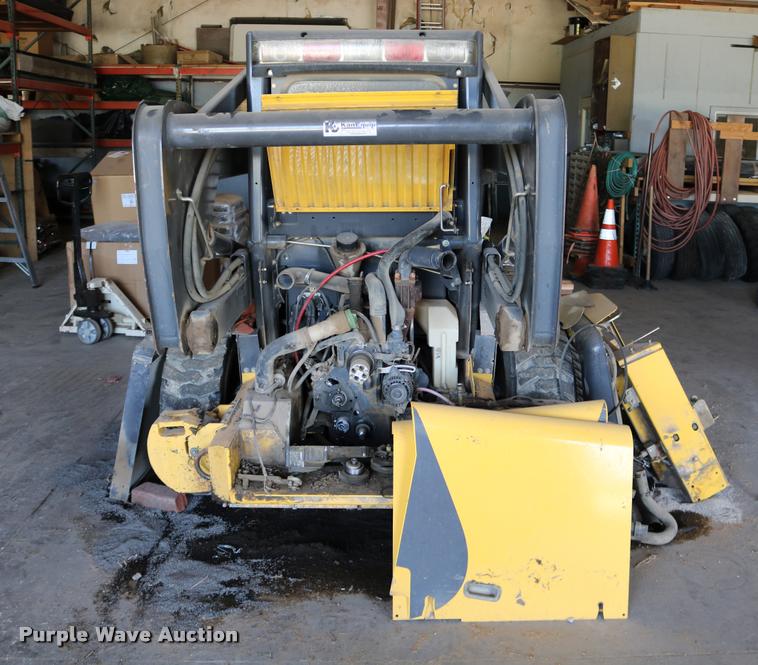 image for item DD0176 2009 New Holland L175 skid steer