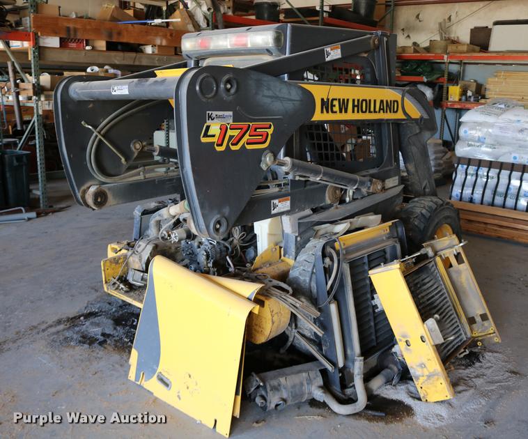 image for item DD0176 2009 New Holland L175 skid steer