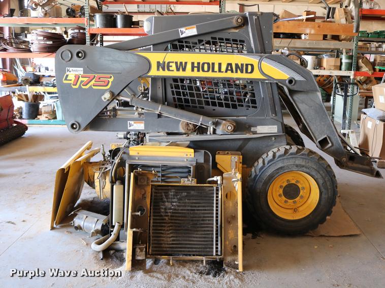 image for item DD0176 2009 New Holland L175 skid steer