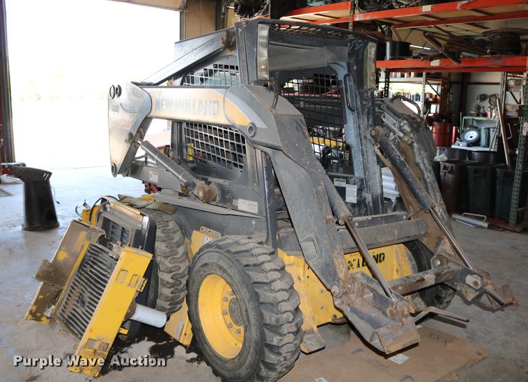 image for item DD0176 2009 New Holland L175 skid steer