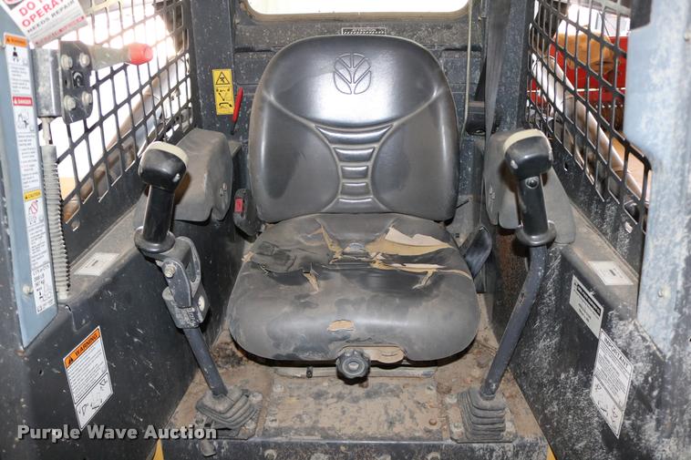 image for item DD0176 2009 New Holland L175 skid steer