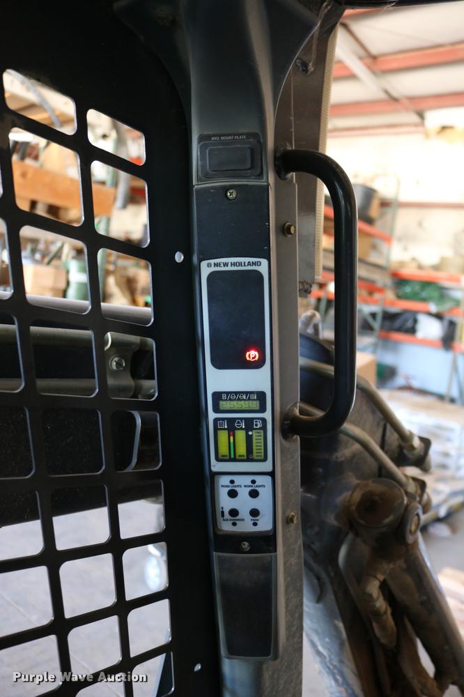 image for item DD0176 2009 New Holland L175 skid steer