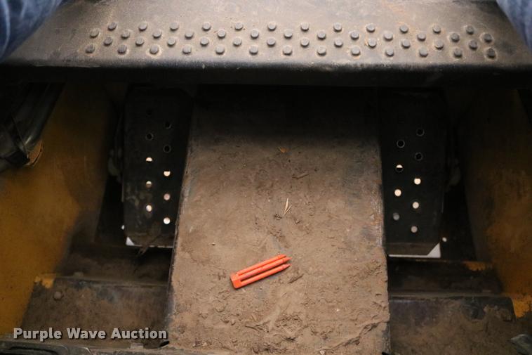 image for item DD0176 2009 New Holland L175 skid steer