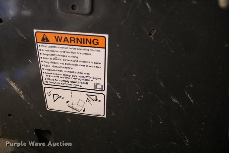 image for item DD0176 2009 New Holland L175 skid steer