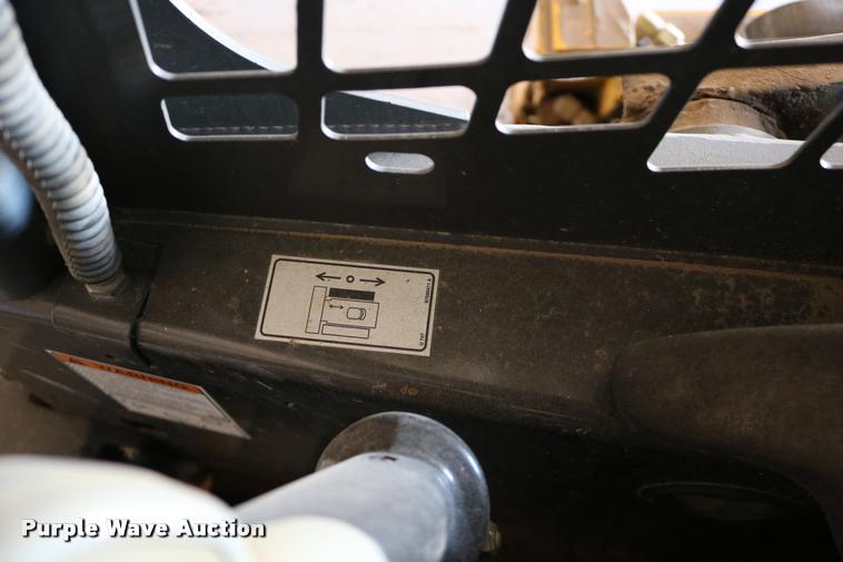 image for item DD0176 2009 New Holland L175 skid steer