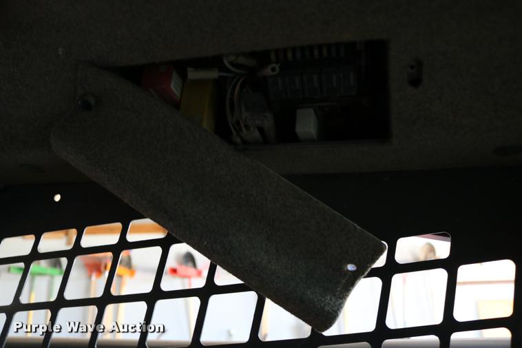 image for item DD0176 2009 New Holland L175 skid steer