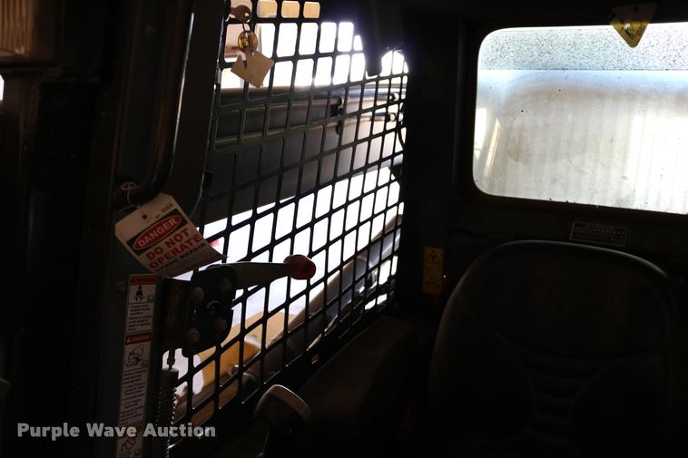 image for item DD0176 2009 New Holland L175 skid steer