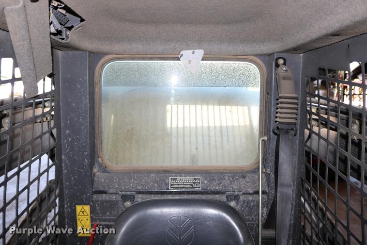 image for item DD0176 2009 New Holland L175 skid steer