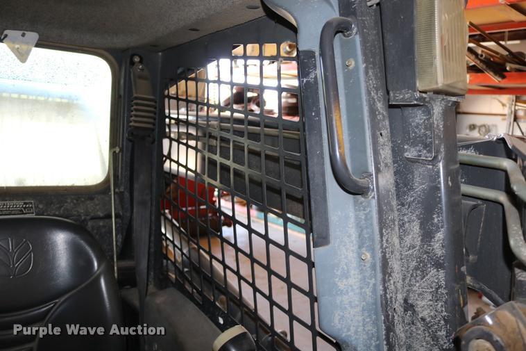 image for item DD0176 2009 New Holland L175 skid steer